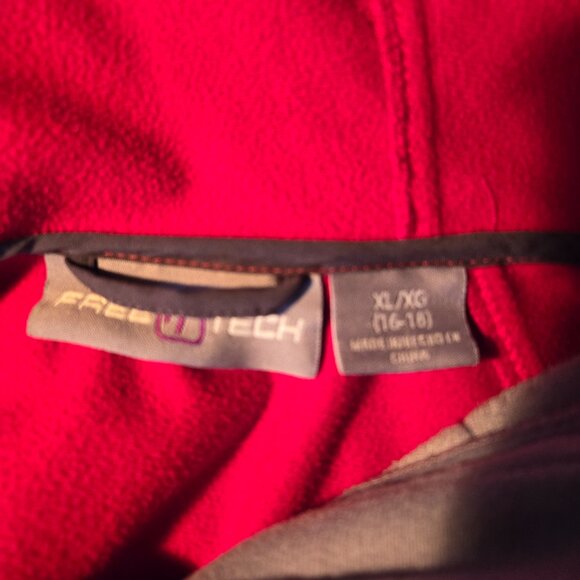 Free Tech Water Resistant XL Woman's Jacket - Picture 4 of 8